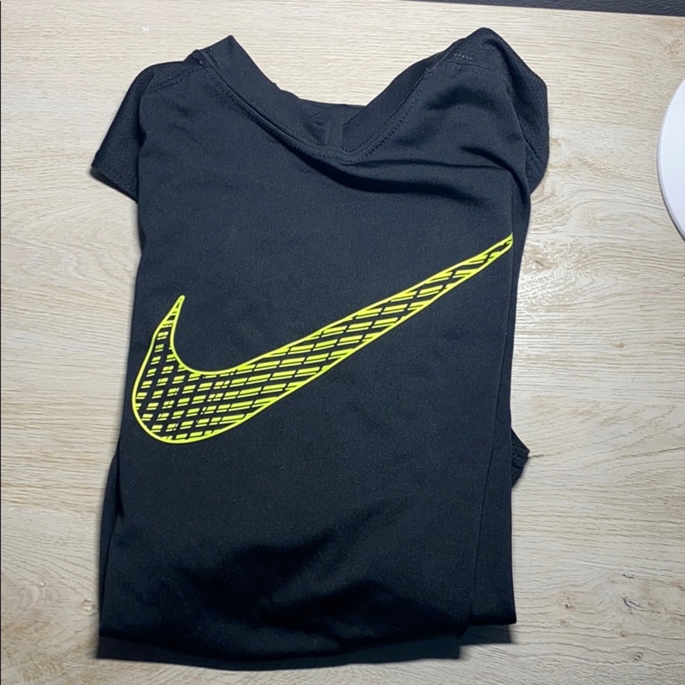 Nike no sleeve shirt
